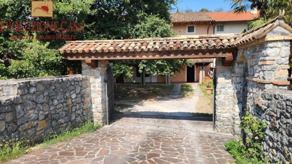 casa indipendente in vendita a Capriva del Friuli