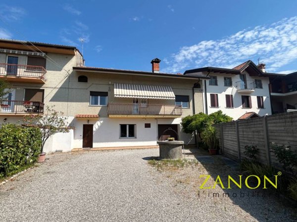 casa indipendente in vendita a Capriva del Friuli