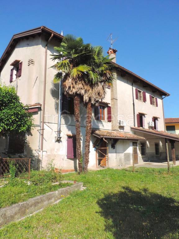 casa indipendente in vendita a Cormons in zona Brazzano