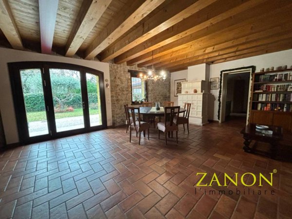 casa indipendente in vendita a Cormons in zona Brazzano