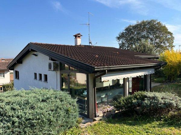 casa indipendente in vendita a Cormons in zona Borgnano