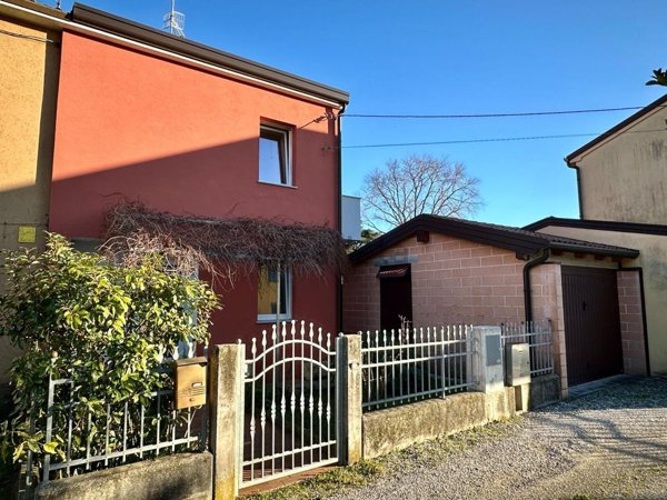 casa indipendente in vendita a Cormons