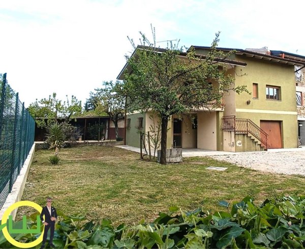 casa indipendente in vendita a Cormons