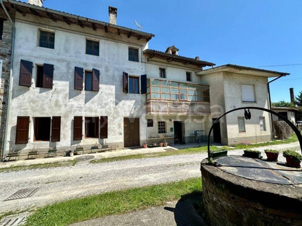 casa indipendente in vendita a Cormons in zona Brazzano