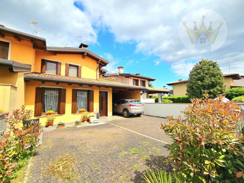casa indipendente in vendita a Cormons