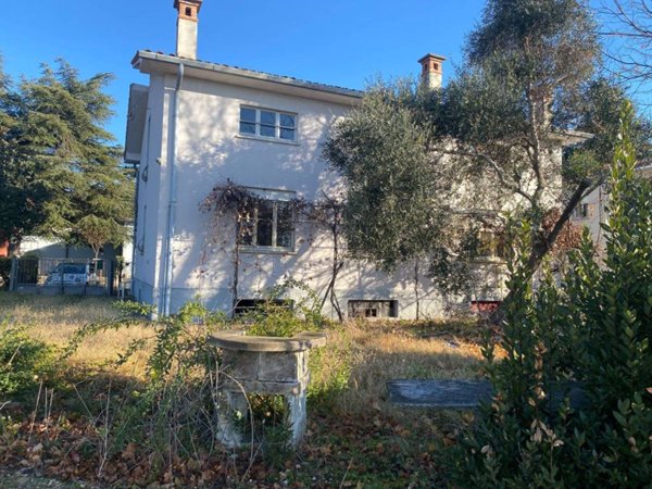 casa indipendente in vendita a Cormons in zona Brazzano