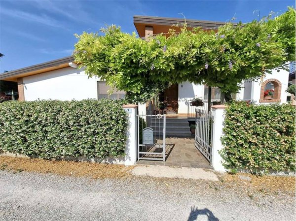 casa indipendente in vendita a Cormons