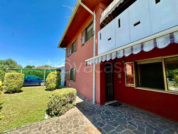 casa indipendente in vendita a Cormons in zona Borgnano