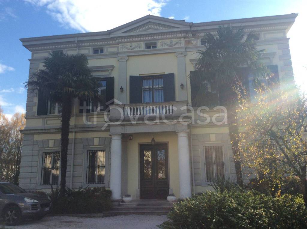 casa indipendente in vendita a Cormons