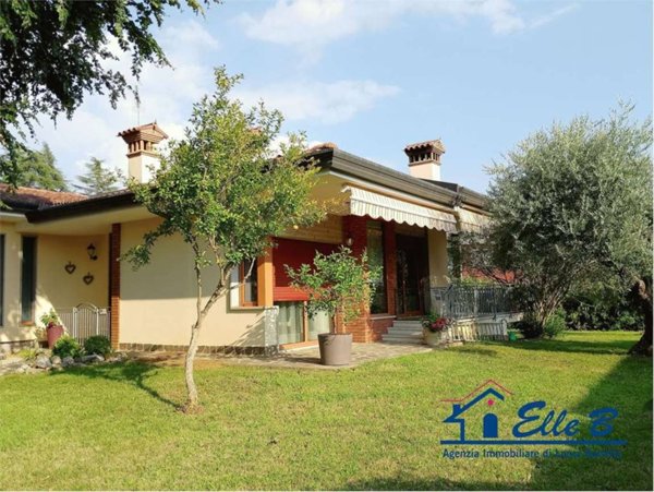 casa indipendente in vendita a Cormons in zona Brazzano