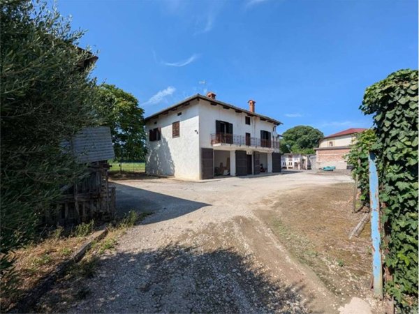 casa indipendente in vendita a Cormons in zona Borgnano