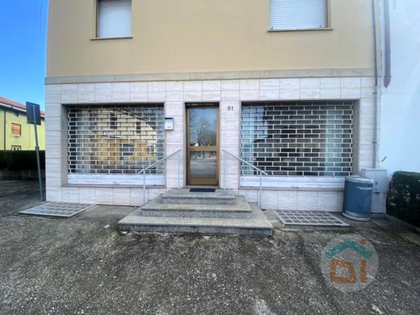 negozio in vendita a Cormons