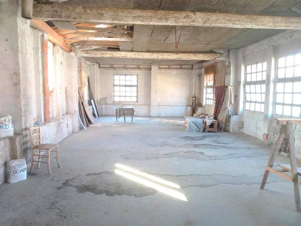 locale commerciale in vendita a Cormons