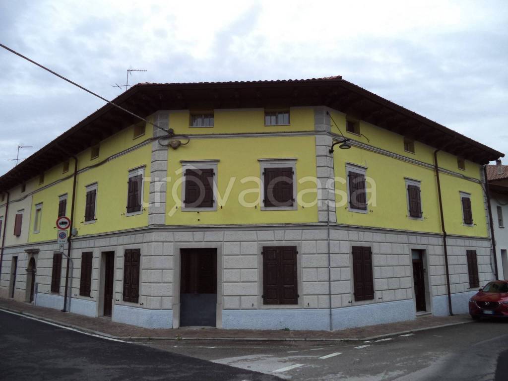 casa indipendente in vendita a Cormons in zona Brazzano
