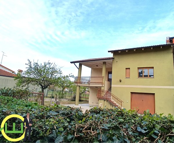 casa indipendente in vendita a Cormons