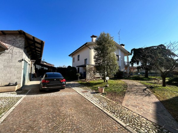 casa indipendente in vendita a Cormons in zona Borgnano