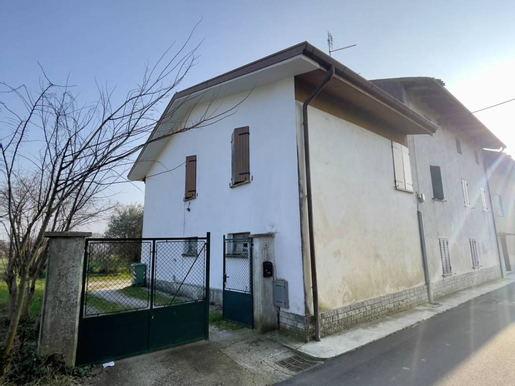 casa indipendente in vendita a Cormons