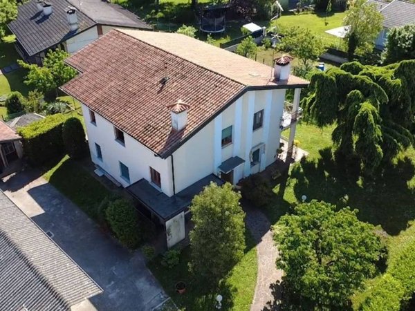 casa indipendente in vendita a Cormons in zona Borgnano