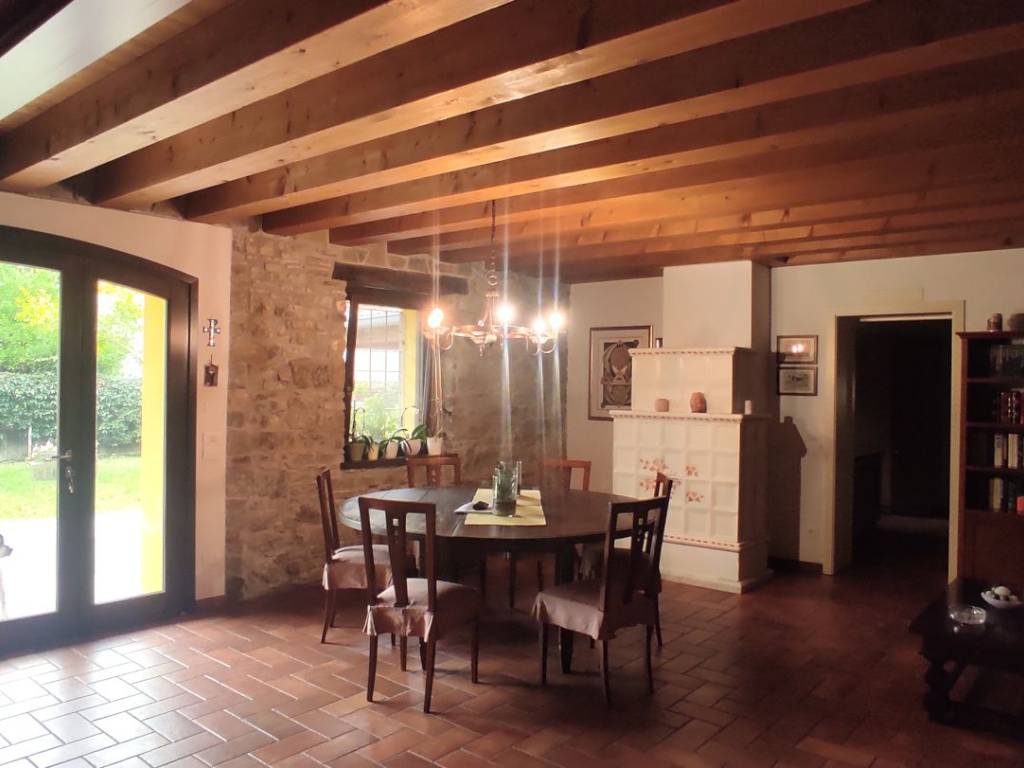 casa indipendente in vendita a Cormons in zona Brazzano