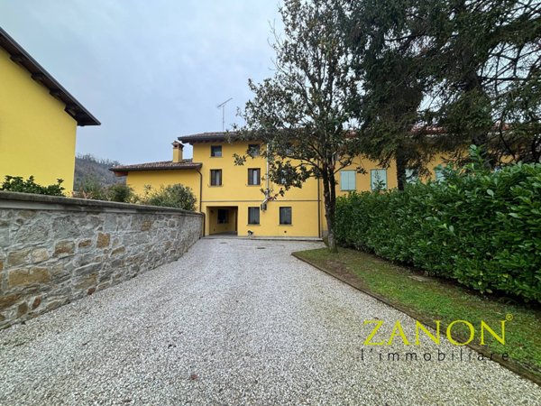 casa indipendente in vendita a Cormons in zona Brazzano