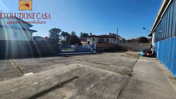 locale di sgombero in vendita a Cormons