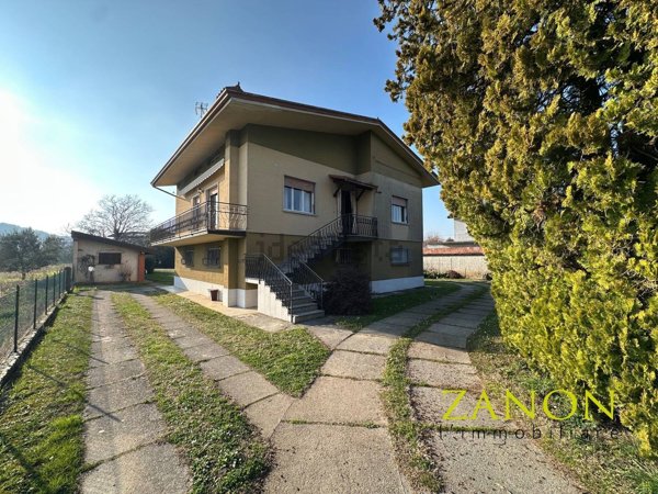 casa indipendente in vendita a Cormons in zona Borgnano