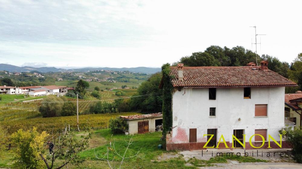 casa indipendente in vendita a Cormons in zona Brazzano