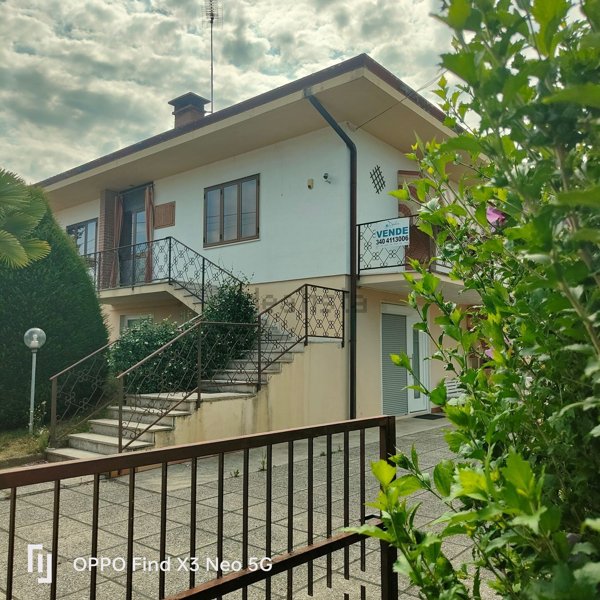 casa indipendente in vendita a Cormons in zona Brazzano