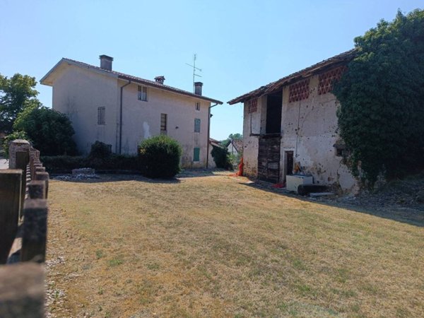 casa indipendente in vendita a Cormons in zona Brazzano