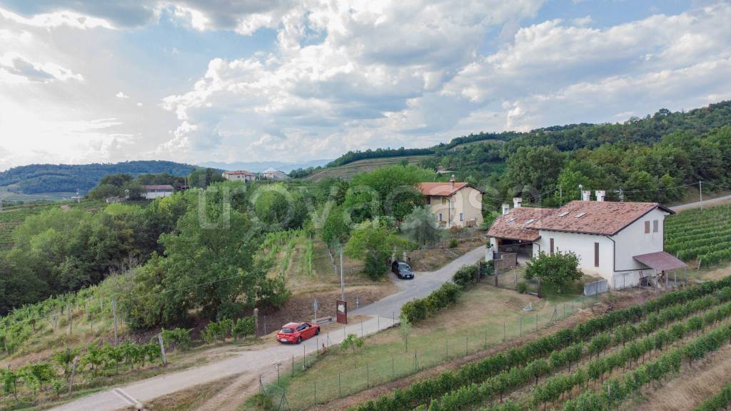 casa indipendente in vendita a Dolegna del Collio