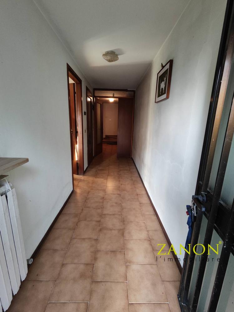 casa indipendente in vendita a Dolegna del Collio