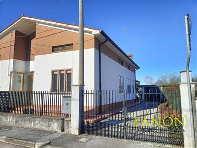 casa indipendente in vendita a Gorizia