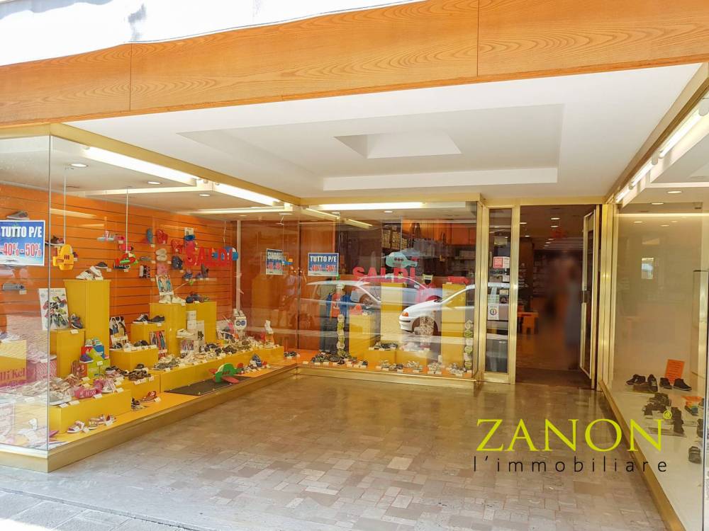 locale commerciale in vendita a Gorizia