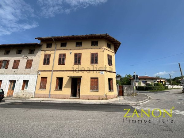 casa indipendente in vendita a Gorizia in zona Lucinico