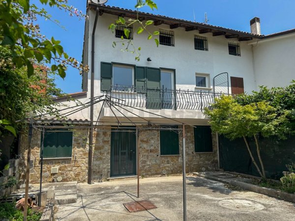 casa indipendente in vendita a Gorizia in zona Lucinico