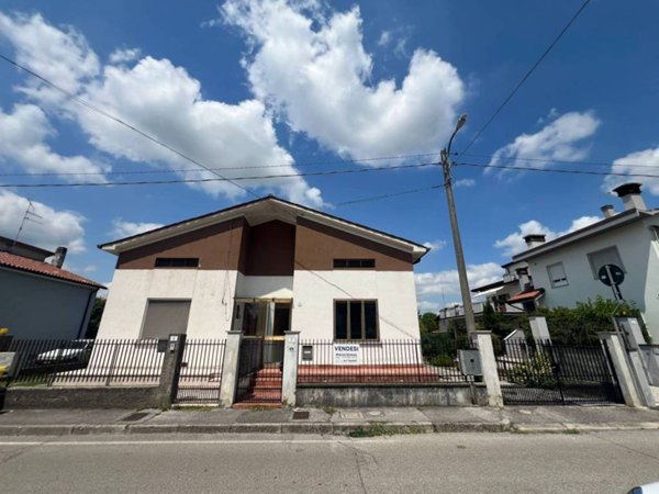 casa indipendente in vendita a Gorizia