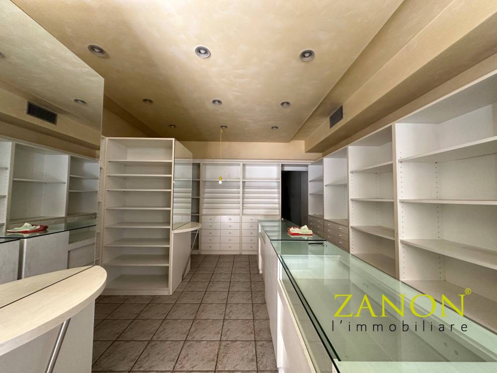 locale commerciale in vendita a Gorizia