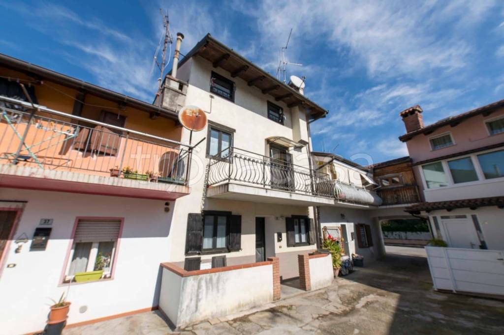 casa indipendente in vendita a Gorizia in zona Lucinico