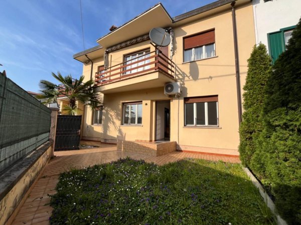 casa indipendente in vendita a Gorizia in zona San Rocco