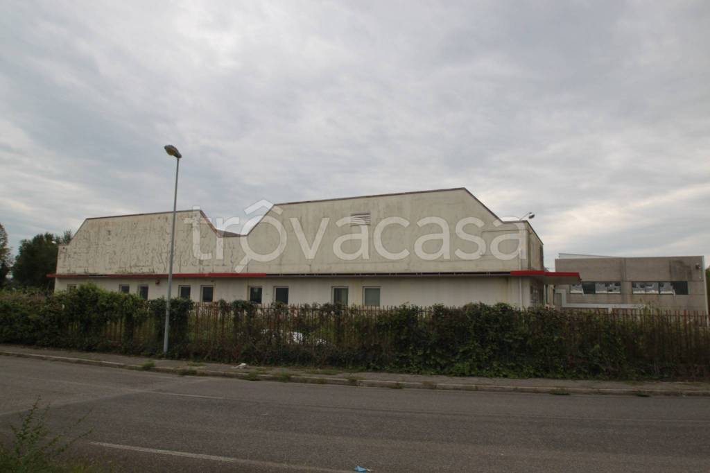 capannone in vendita a Gorizia