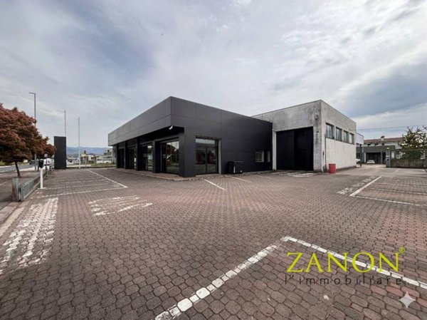 locale commerciale in vendita a Gorizia