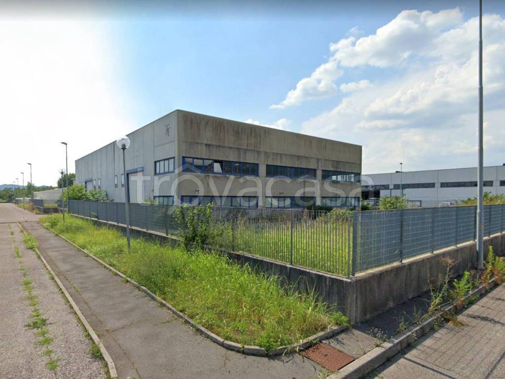 locale commerciale in vendita a Gorizia in zona Lucinico