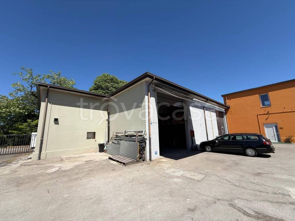 locale commerciale in vendita a Gorizia in zona Piazzutta