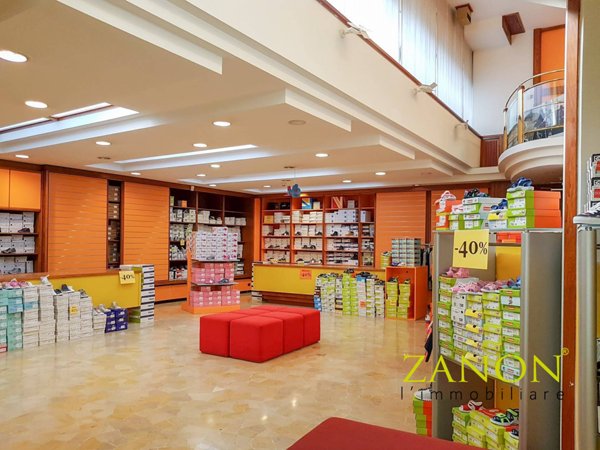 locale commerciale in vendita a Gorizia in zona Castello