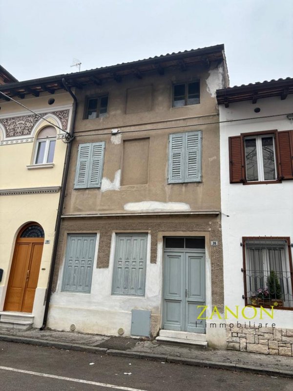 casa indipendente in vendita a Gorizia in zona Piazzutta