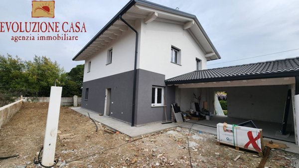 casa indipendente in vendita a Gorizia in zona Lucinico