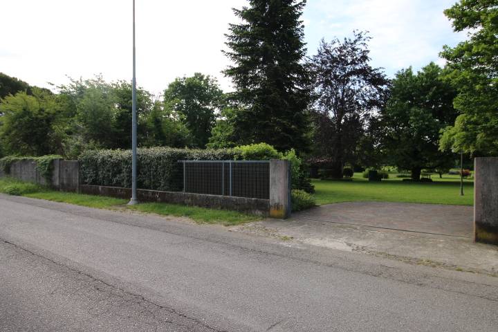 terreno in vendita a Gorizia in zona Lucinico