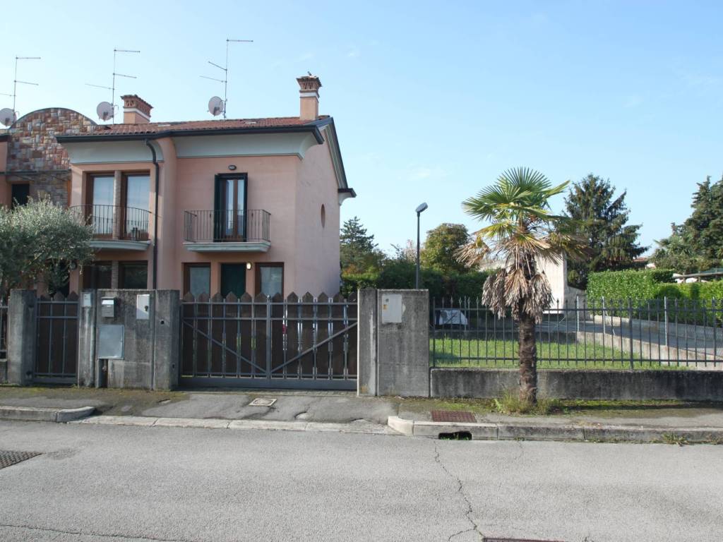 casa indipendente in vendita a Gradisca d'Isonzo