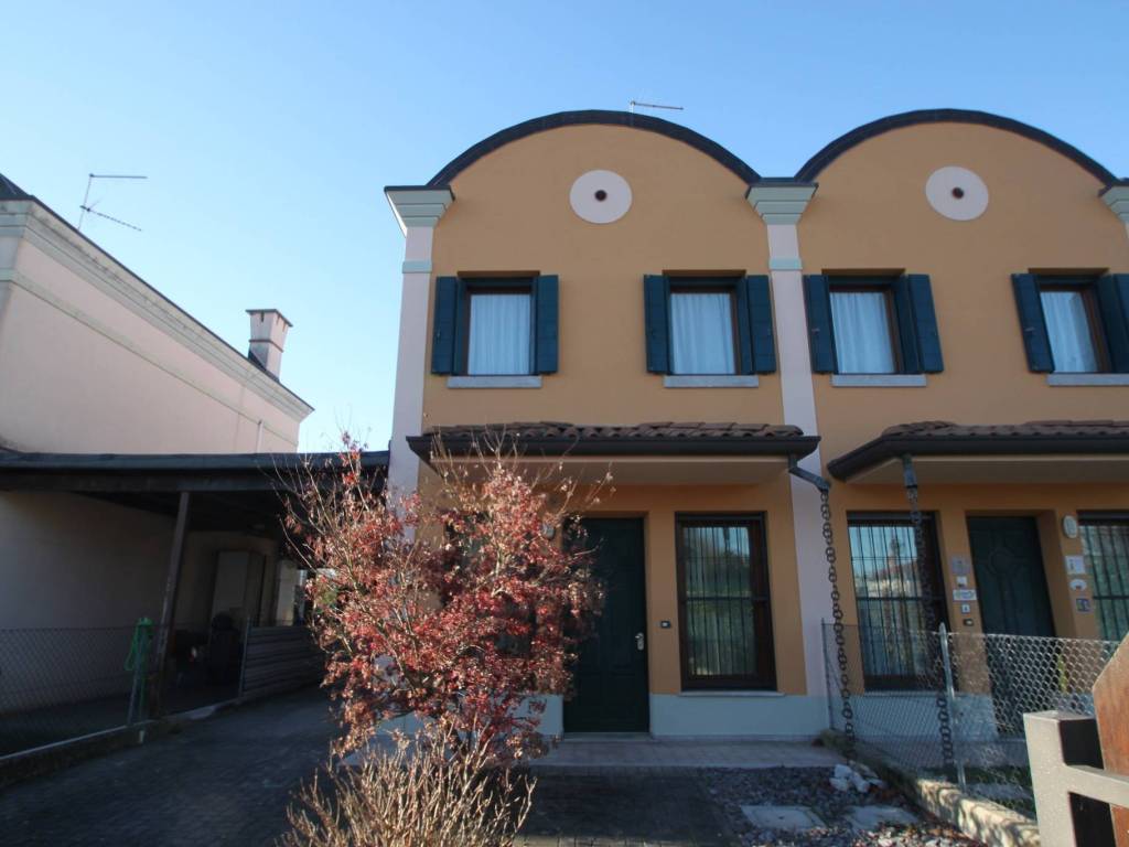 casa indipendente in vendita a Gradisca d'Isonzo