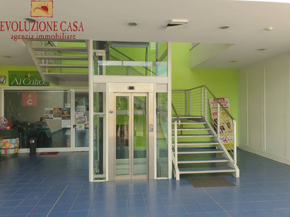 locale commerciale in vendita a Gradisca d'Isonzo